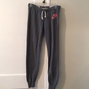 Minimally worn Nike sweat pants.